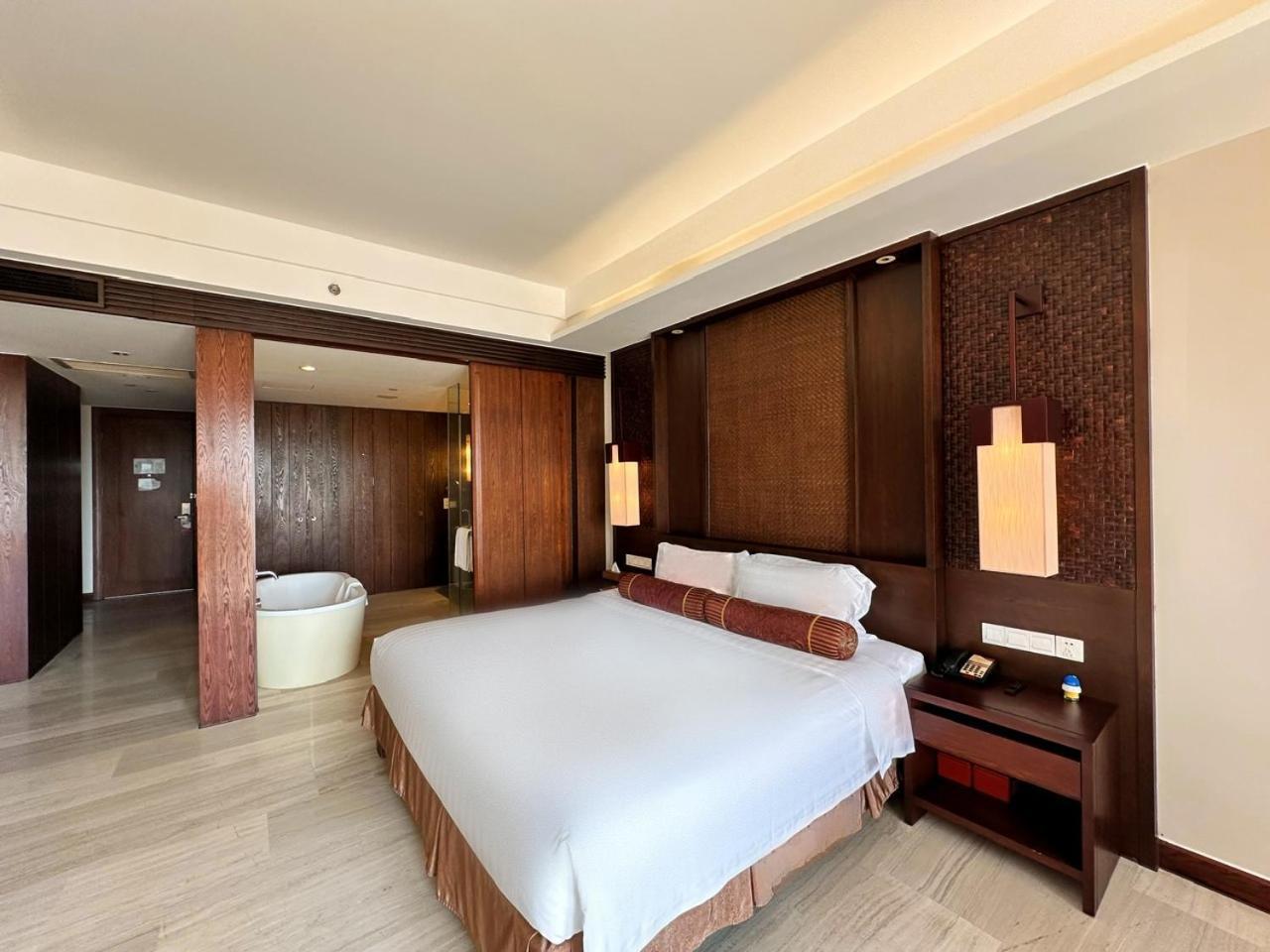 Crowne Plaza & 5* Da Nang