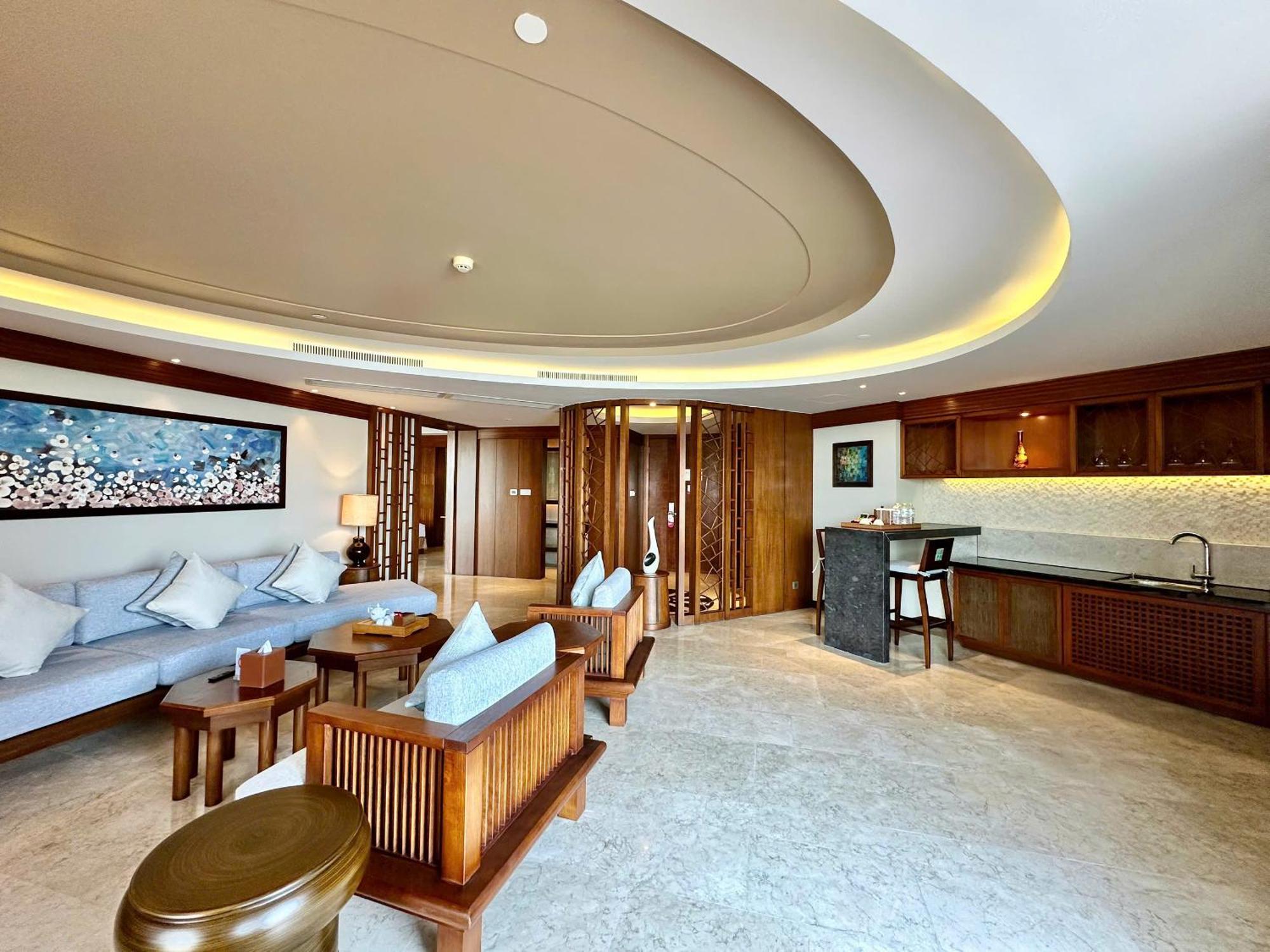 Crowne Plaza & 5*