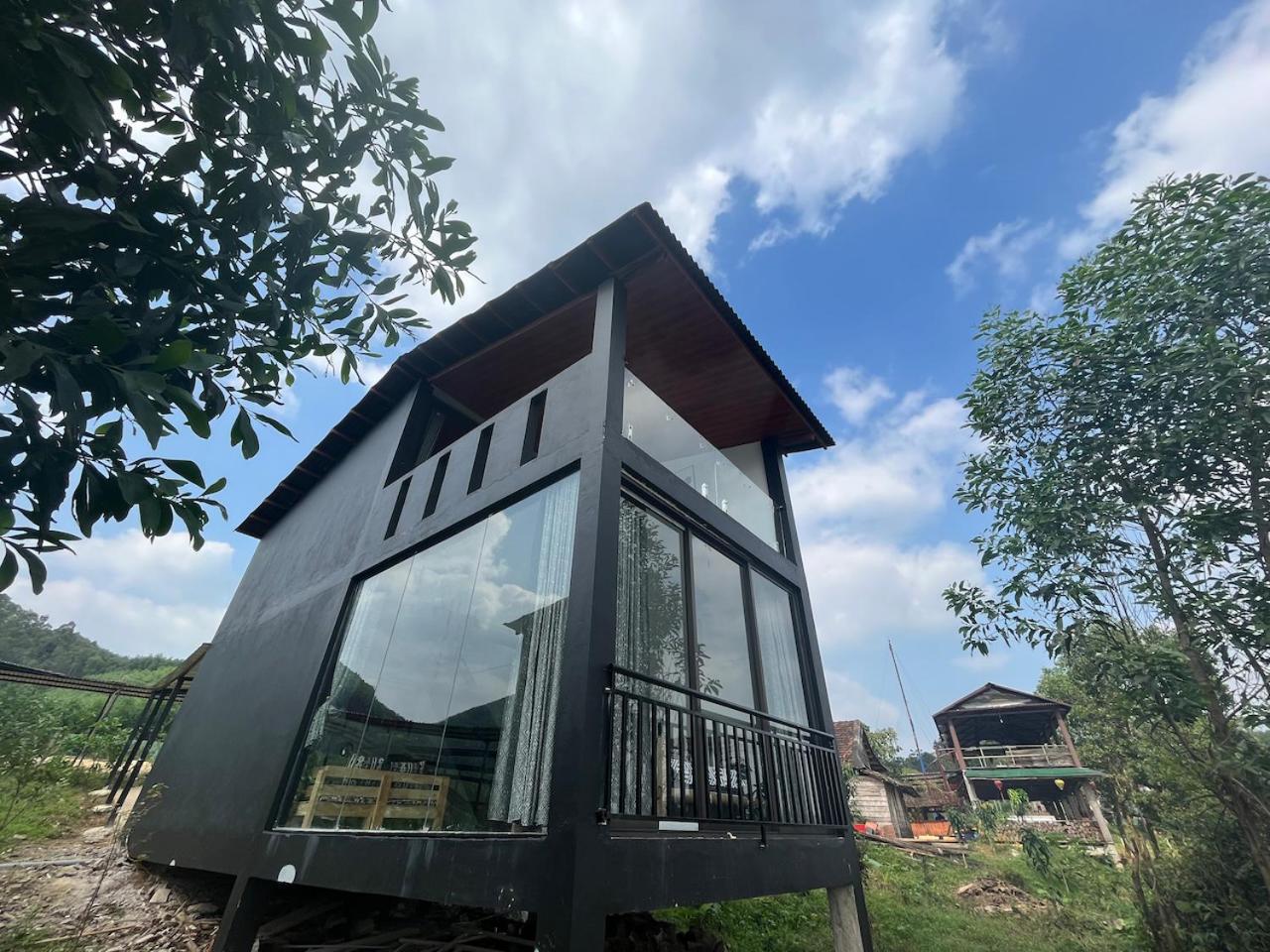 Nguyen Shack Retreat *