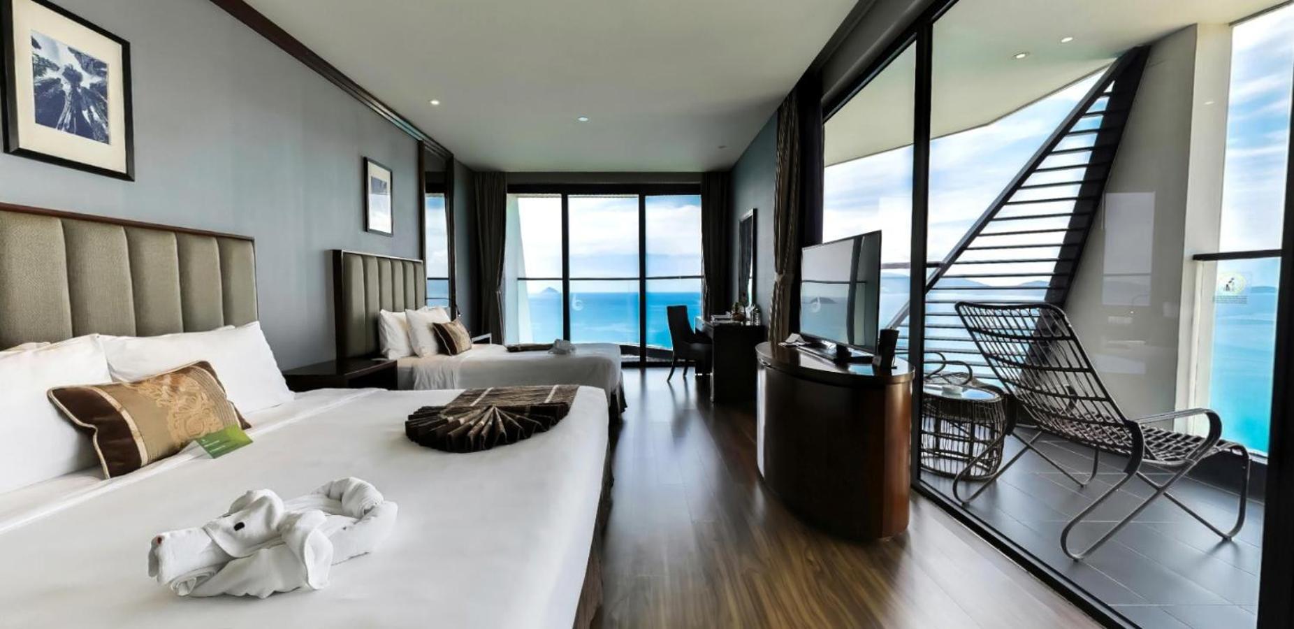 Boton Blue & Hotel Nha Trang