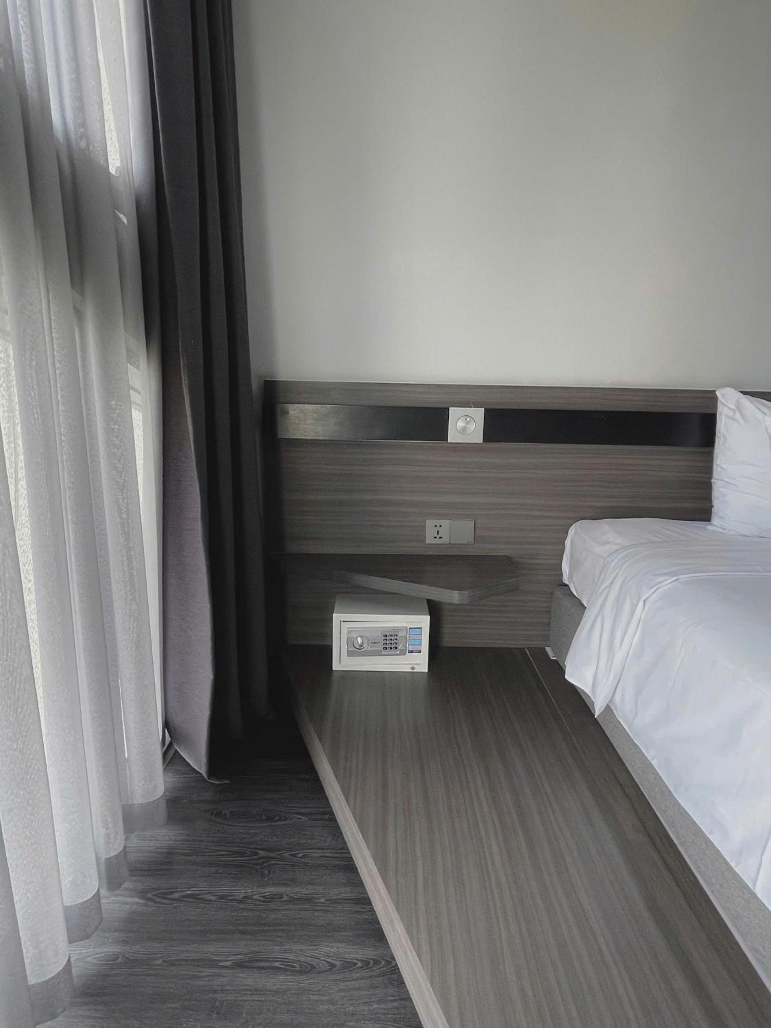 Draco & Hotel 4*
