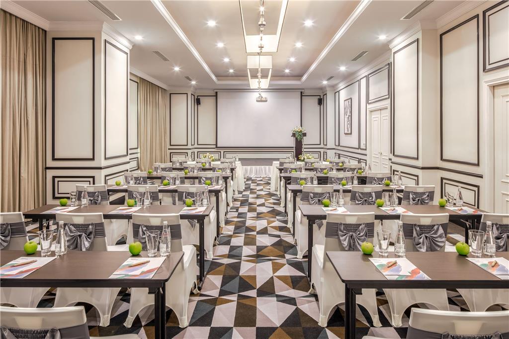 Melia Vinpearl Empire Hotel