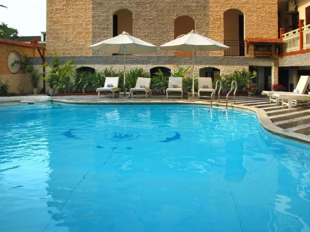 Lantern Hotel 3*