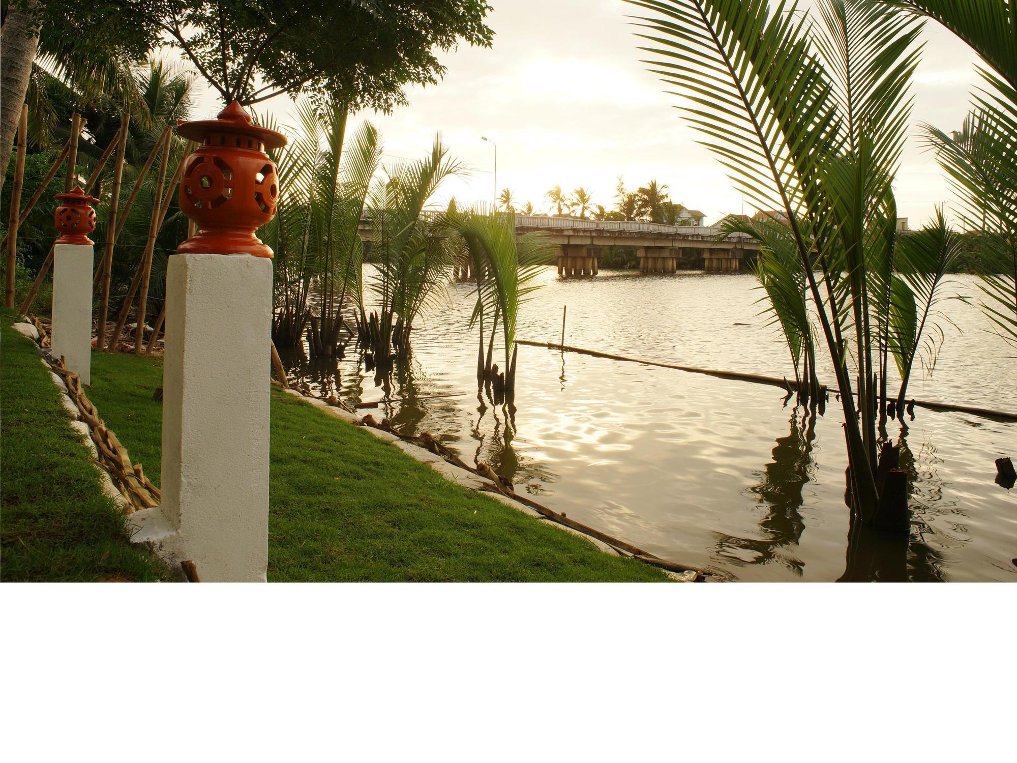 Riverside Oasis Biệt thự *
