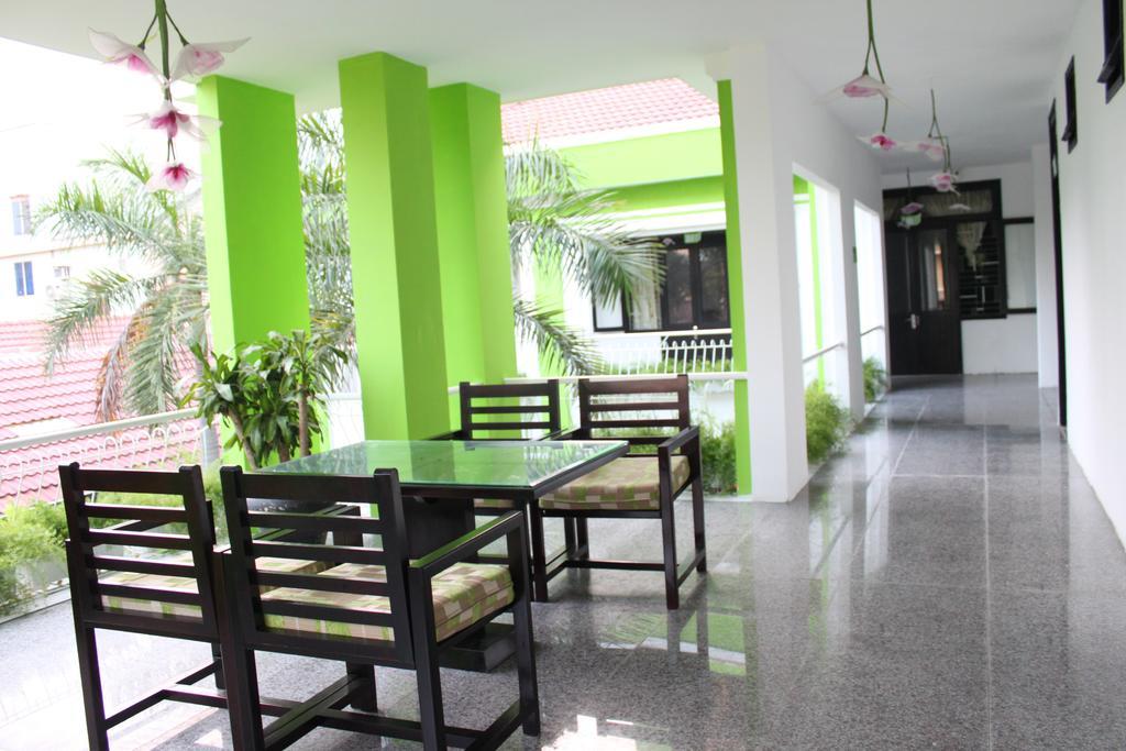 Ngoi Nha Xanh