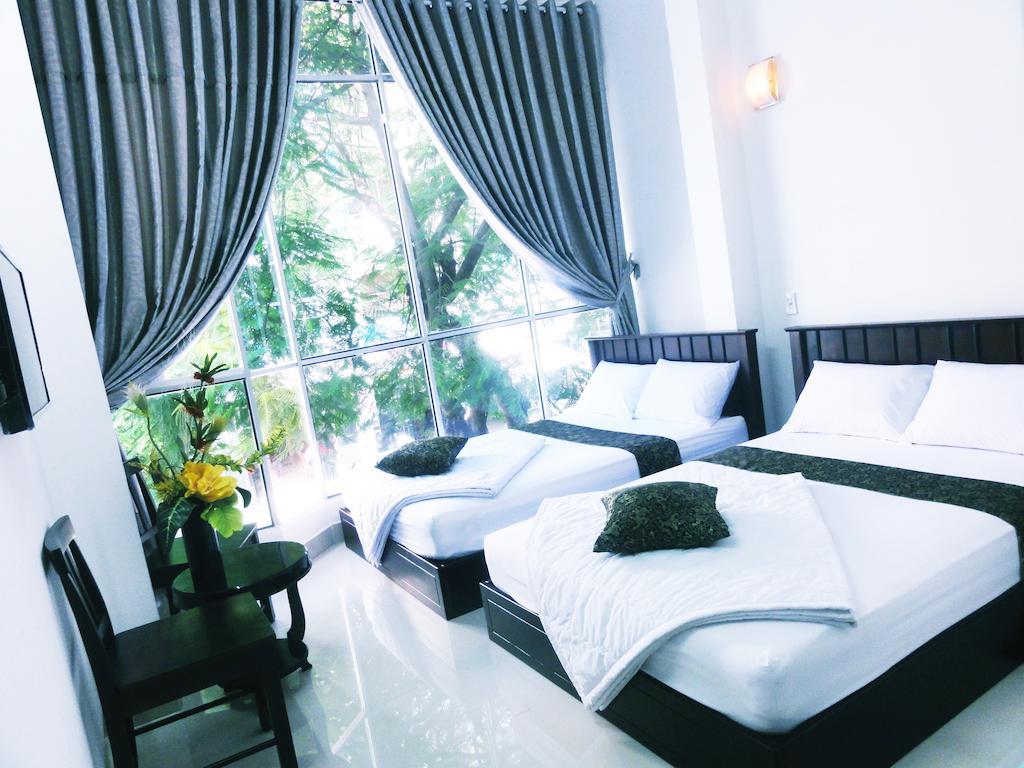 Hotel Phong Luu