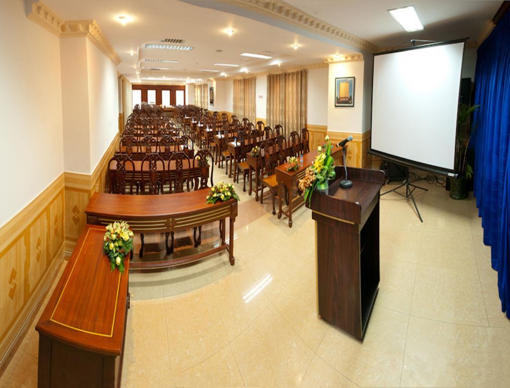 Khách sạn New Pacific 4*