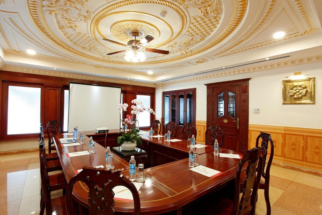 Khách sạn New Pacific 4*