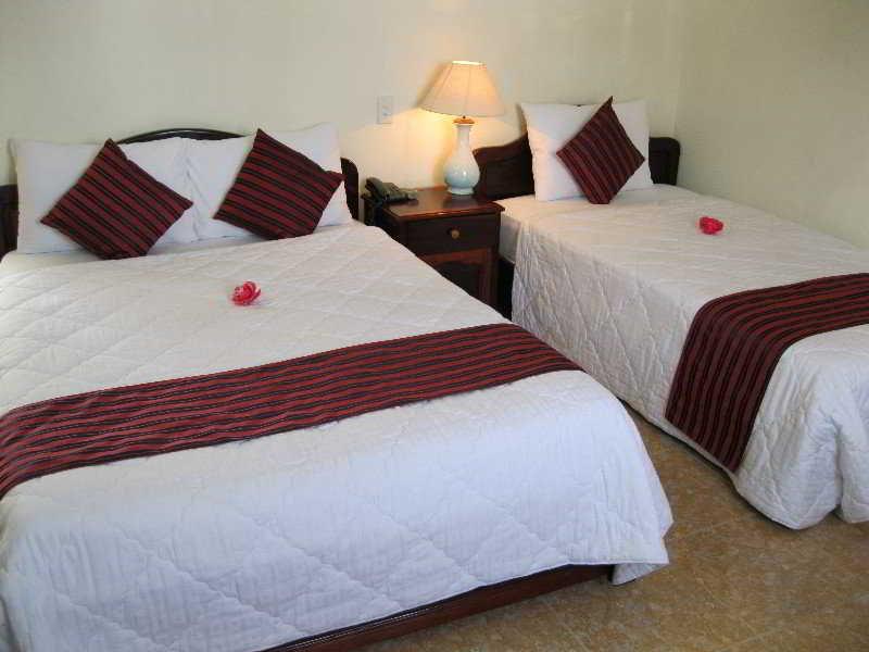 Oriole & Hotel