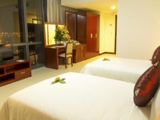 River Hotel