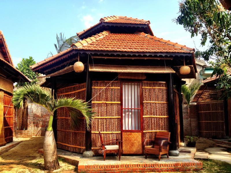 Under The Coconut Tree Hotel Hoi An