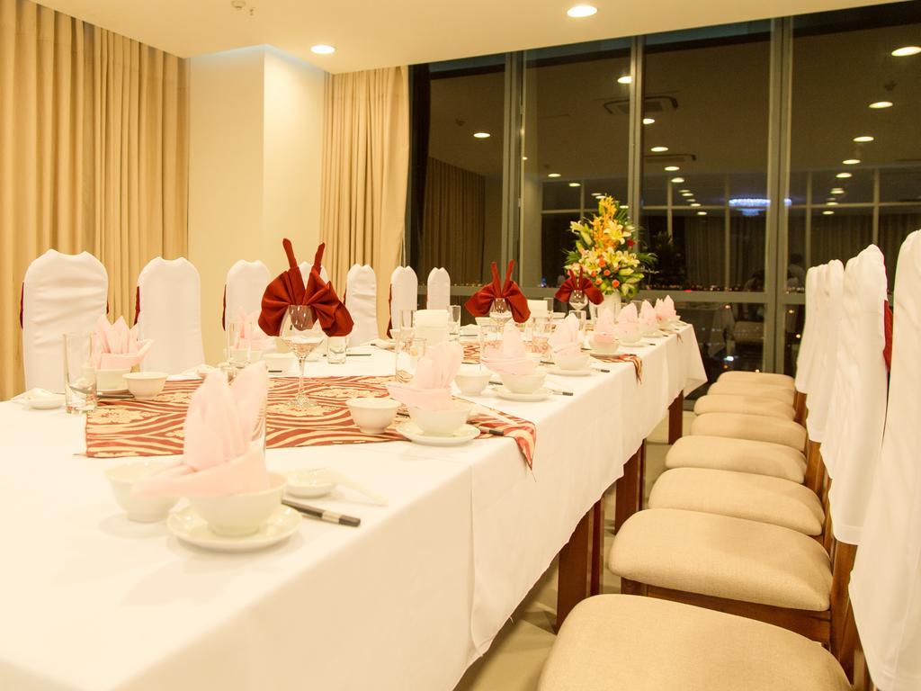 River Hotel