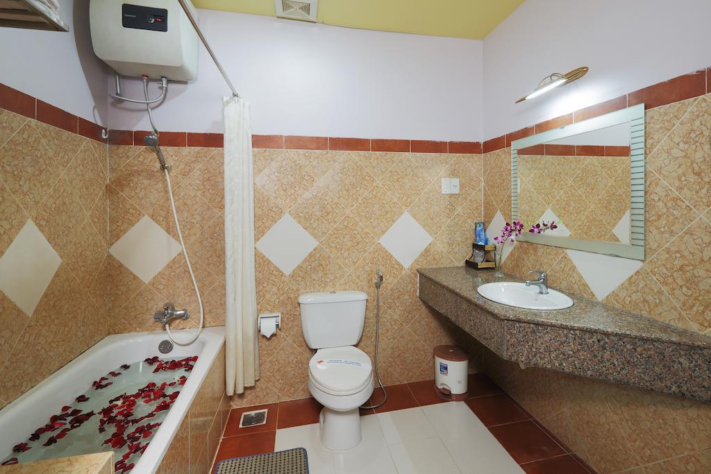 Nha Trang Beach Hotel 3*