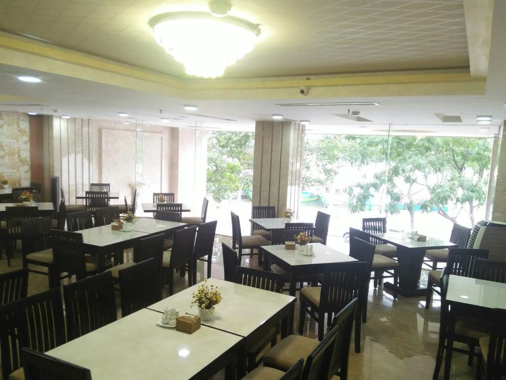 Kay - Near Dragon Bridge Hotel