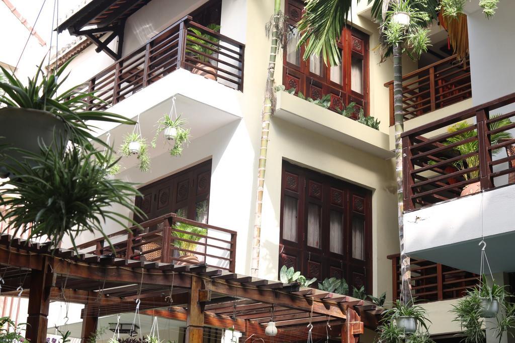 Khách sạn Long Life Riverside 3*