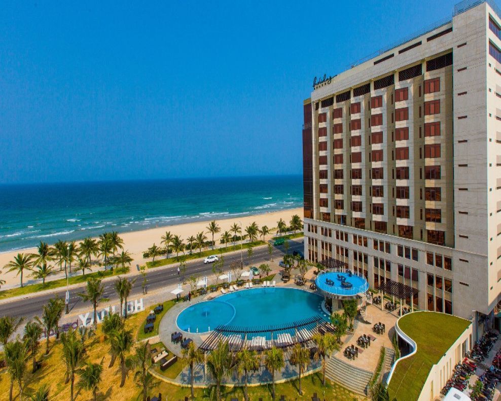 Hotel &