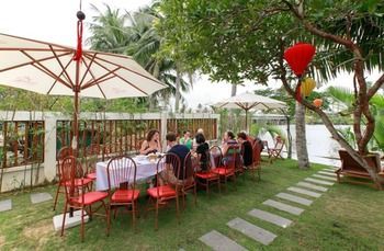 Biệt thự Riverside Oasis