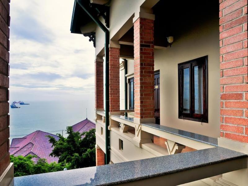 Beachfront Khách sạn 3*