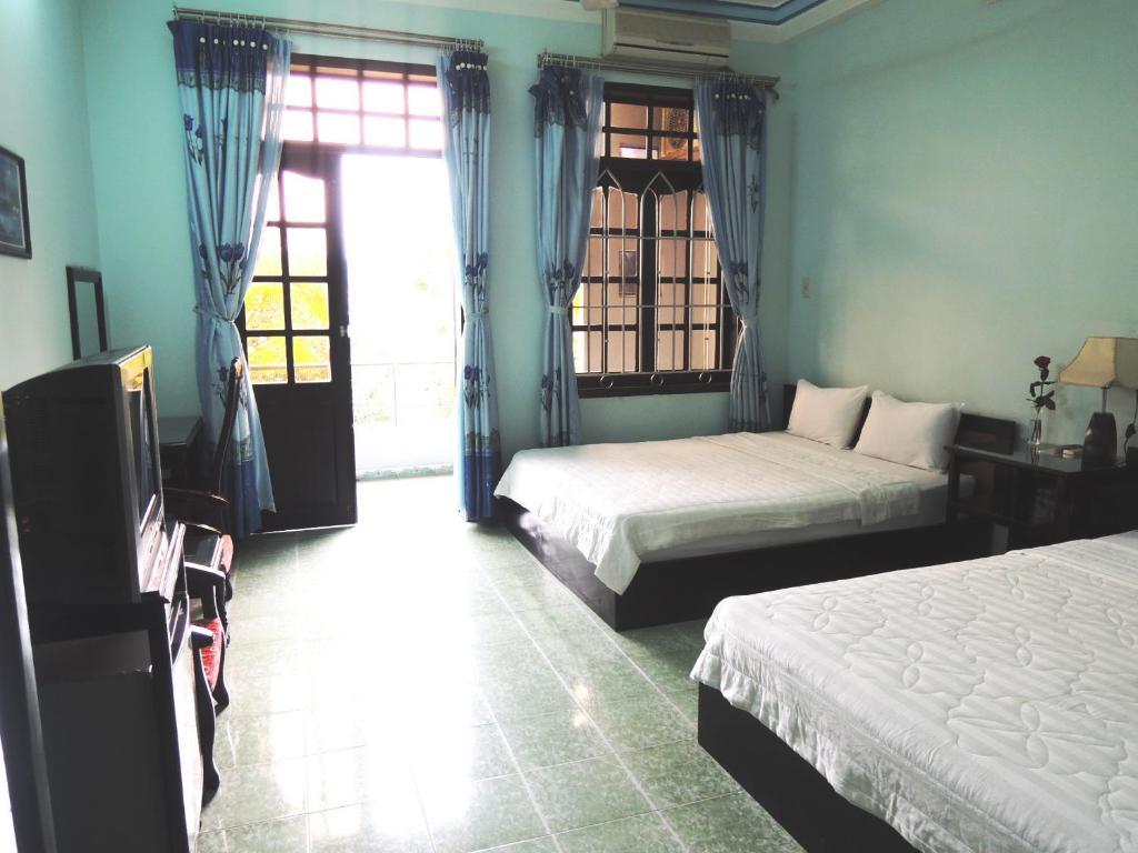 Four Seasons House 2*