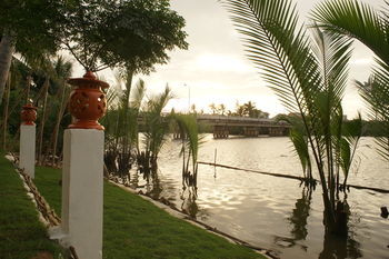 Riverside Oasis Biệt thự
