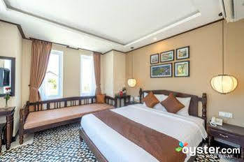 Villa Golden Bell Backpacker & Pool Bar