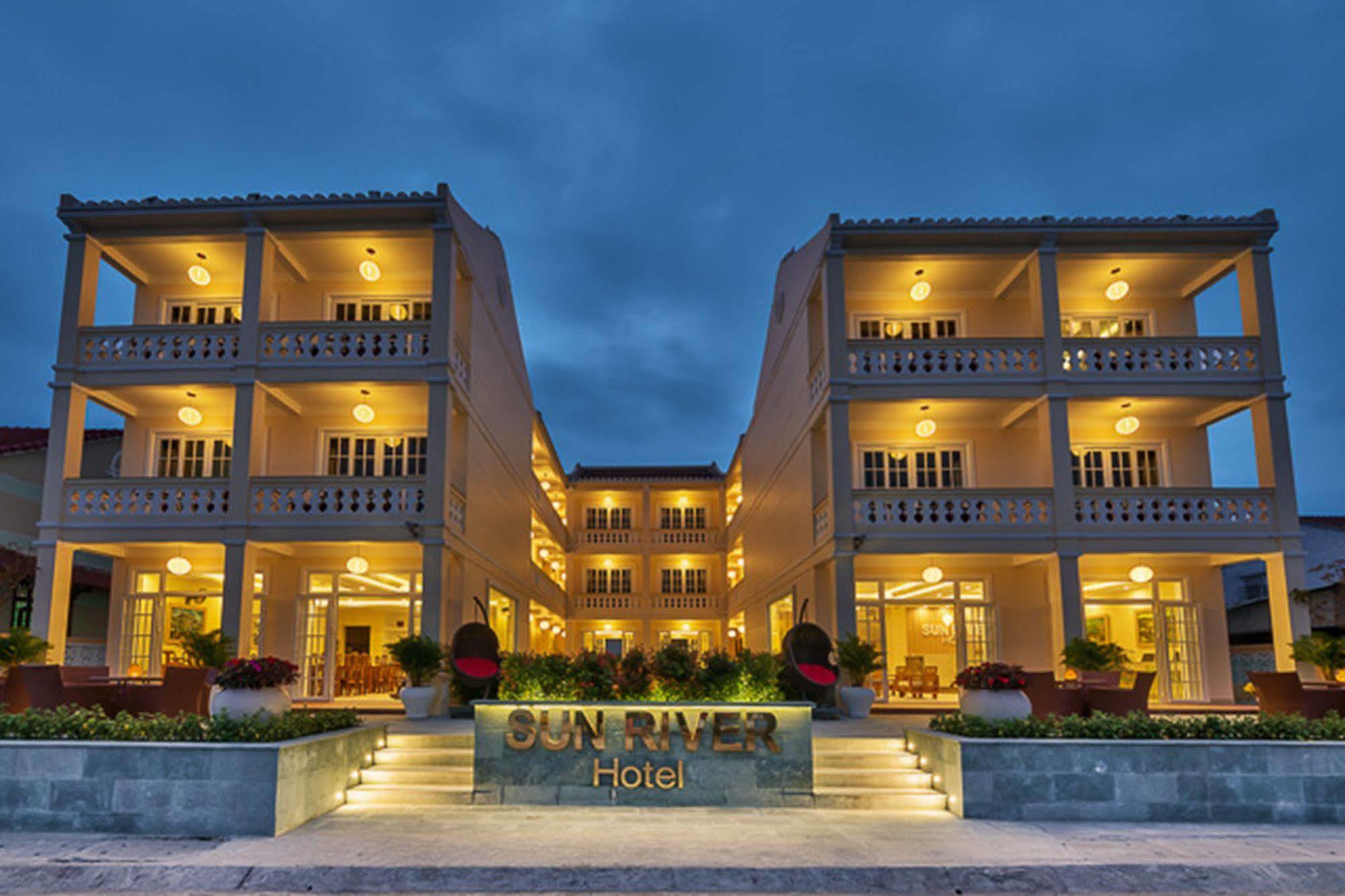Waterfront Hotel 3*