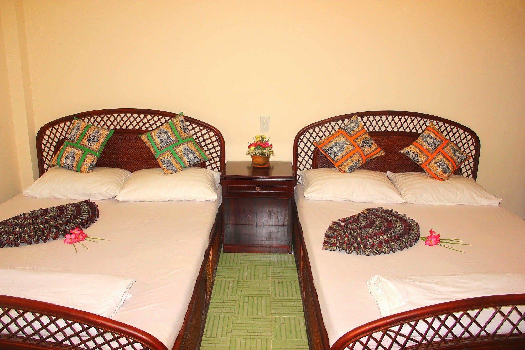 Nang Hon Rom Hotel 3*
