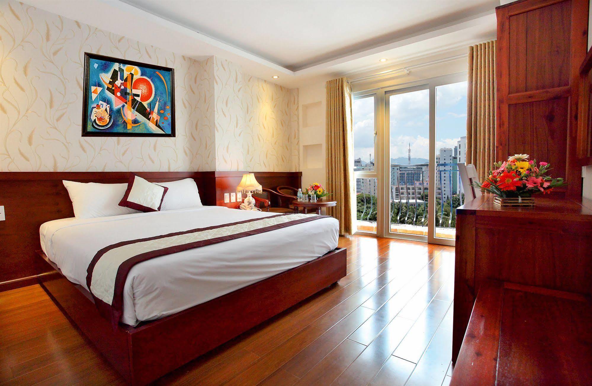 Golden Hotel