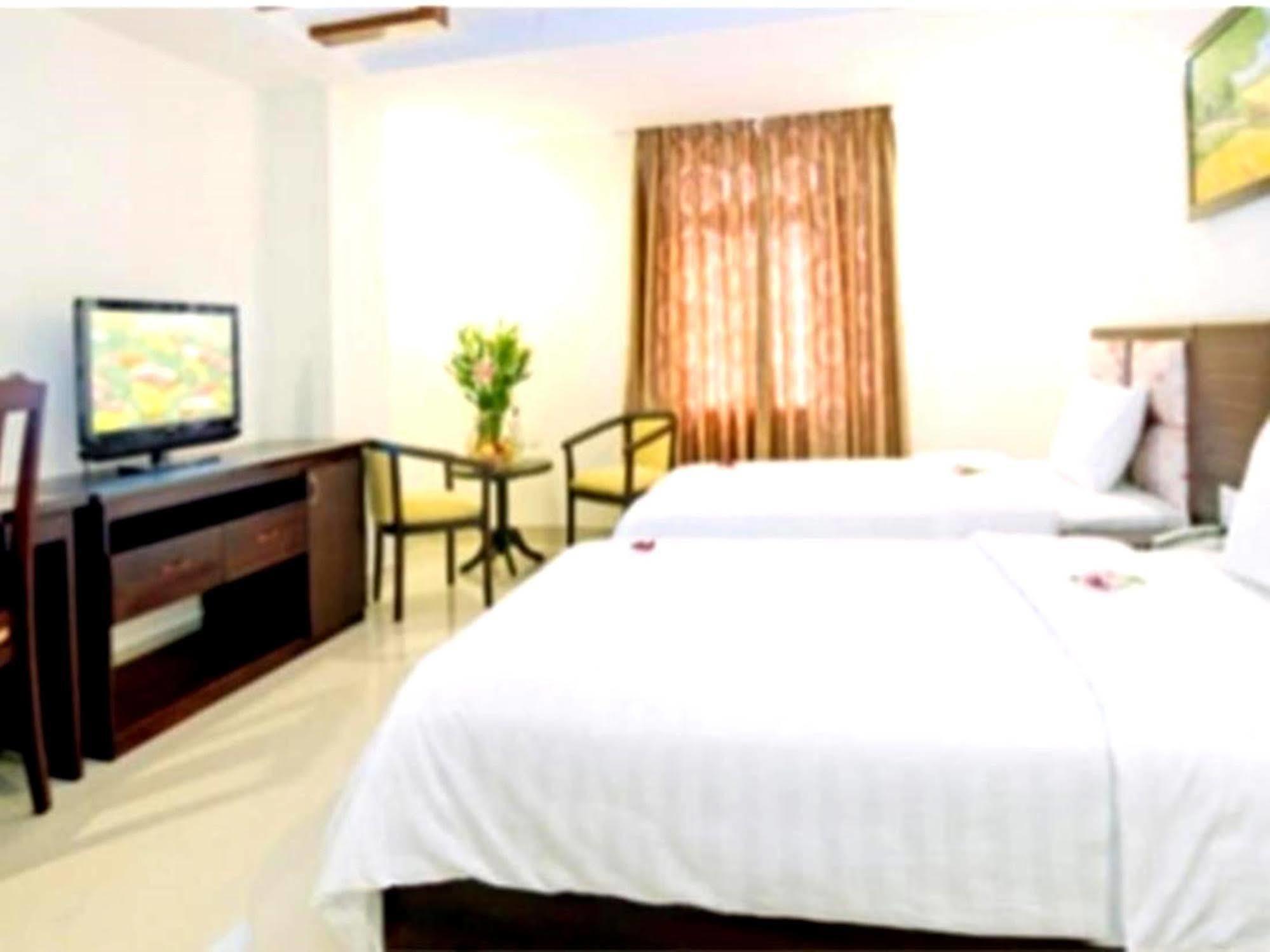 Kay - Near Dragon Bridge Hotel 3*