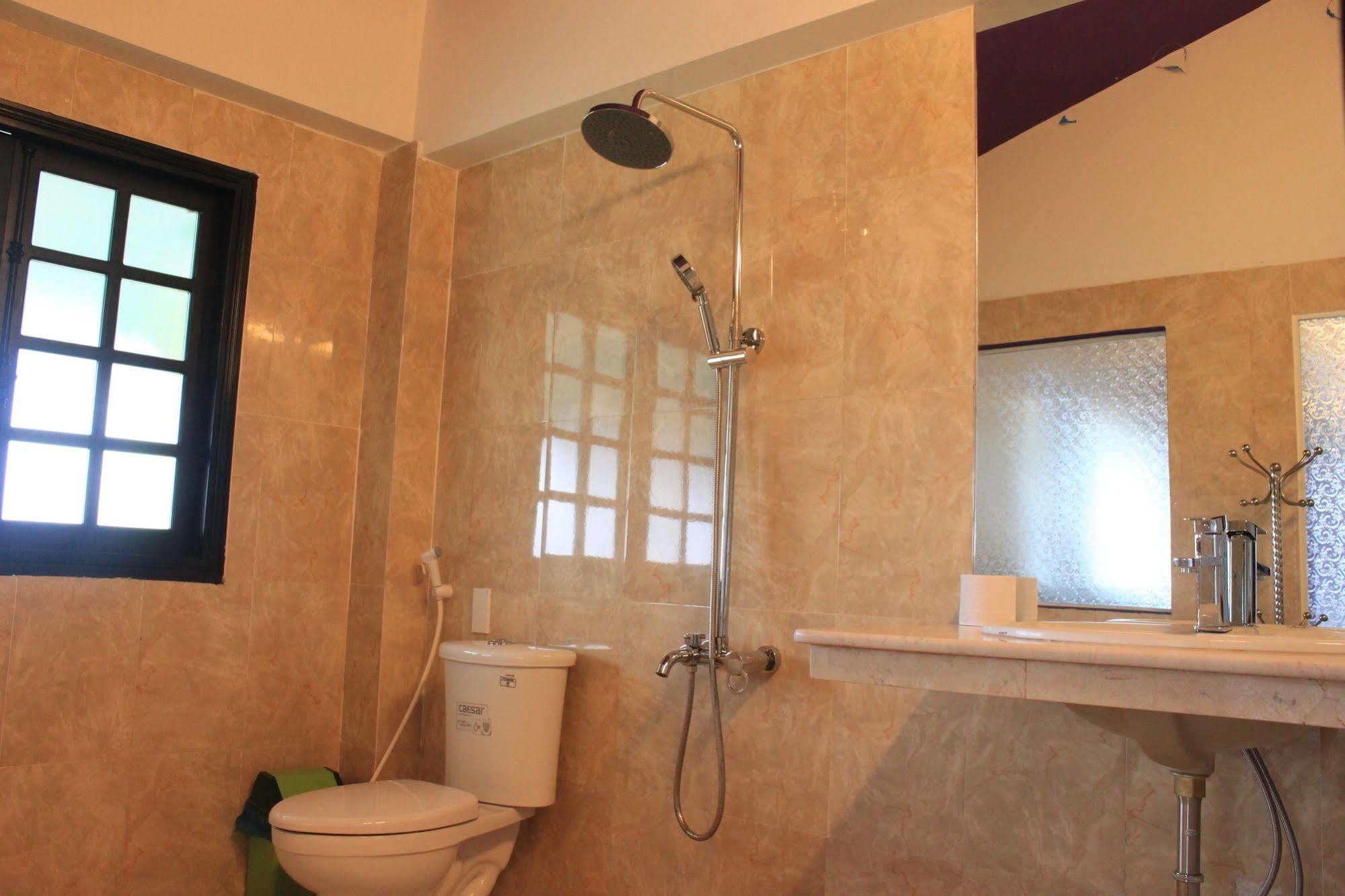 Ngoi Nha Xanh Hotel