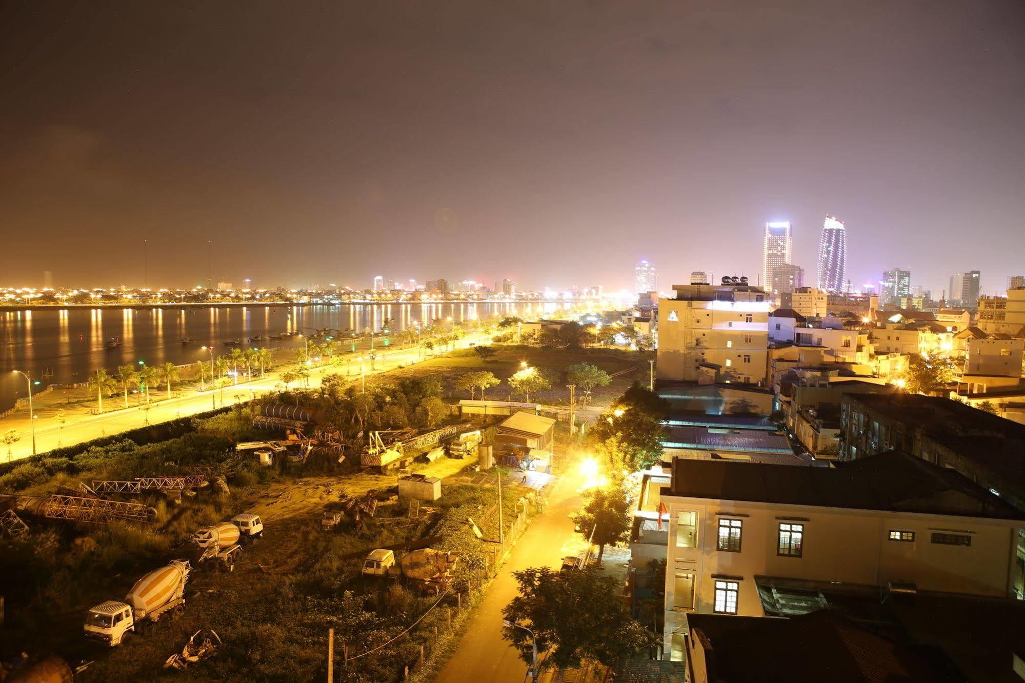 Hotel Night Sky Da Nang