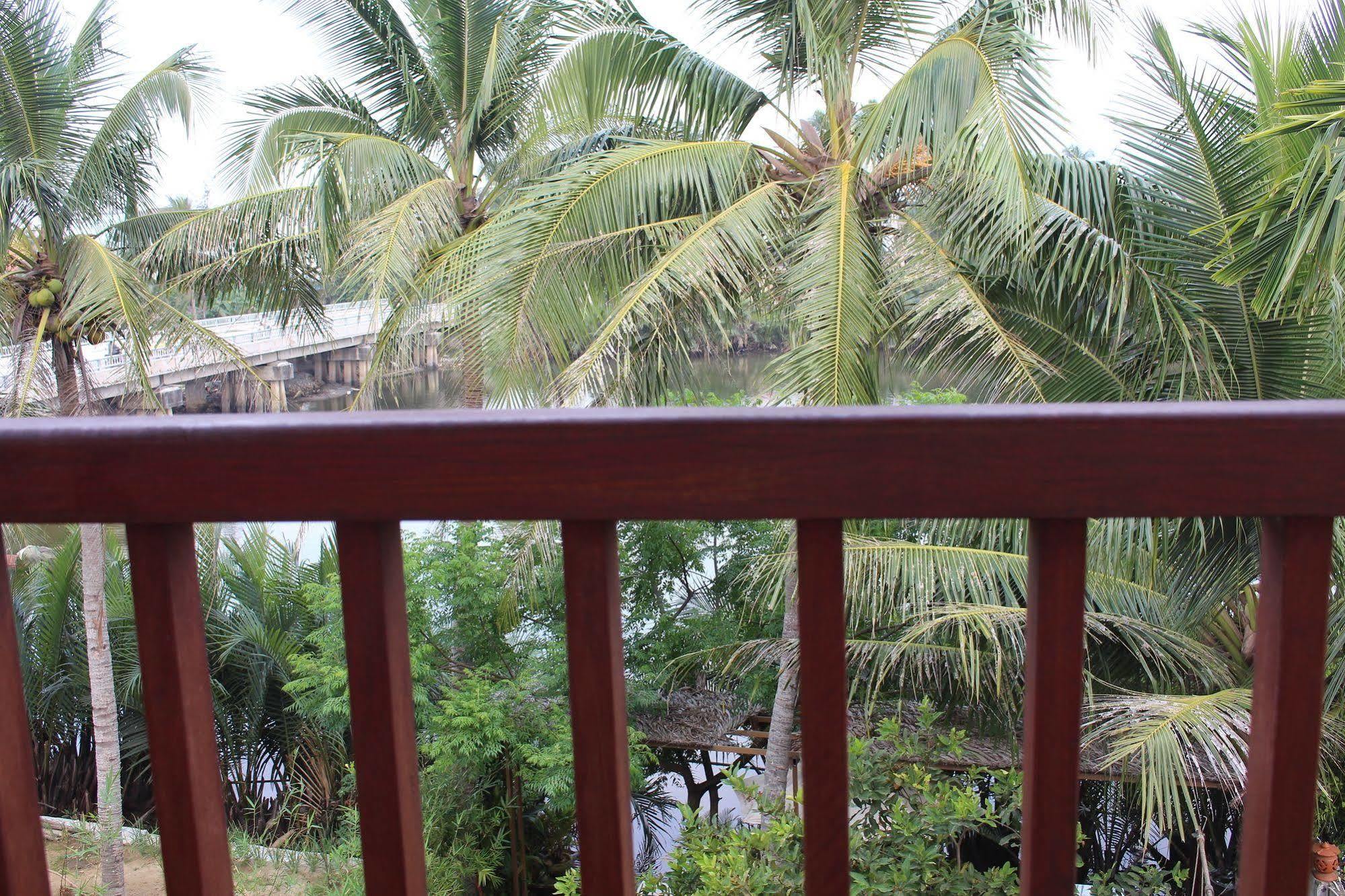 Biệt thự Riverside Oasis *