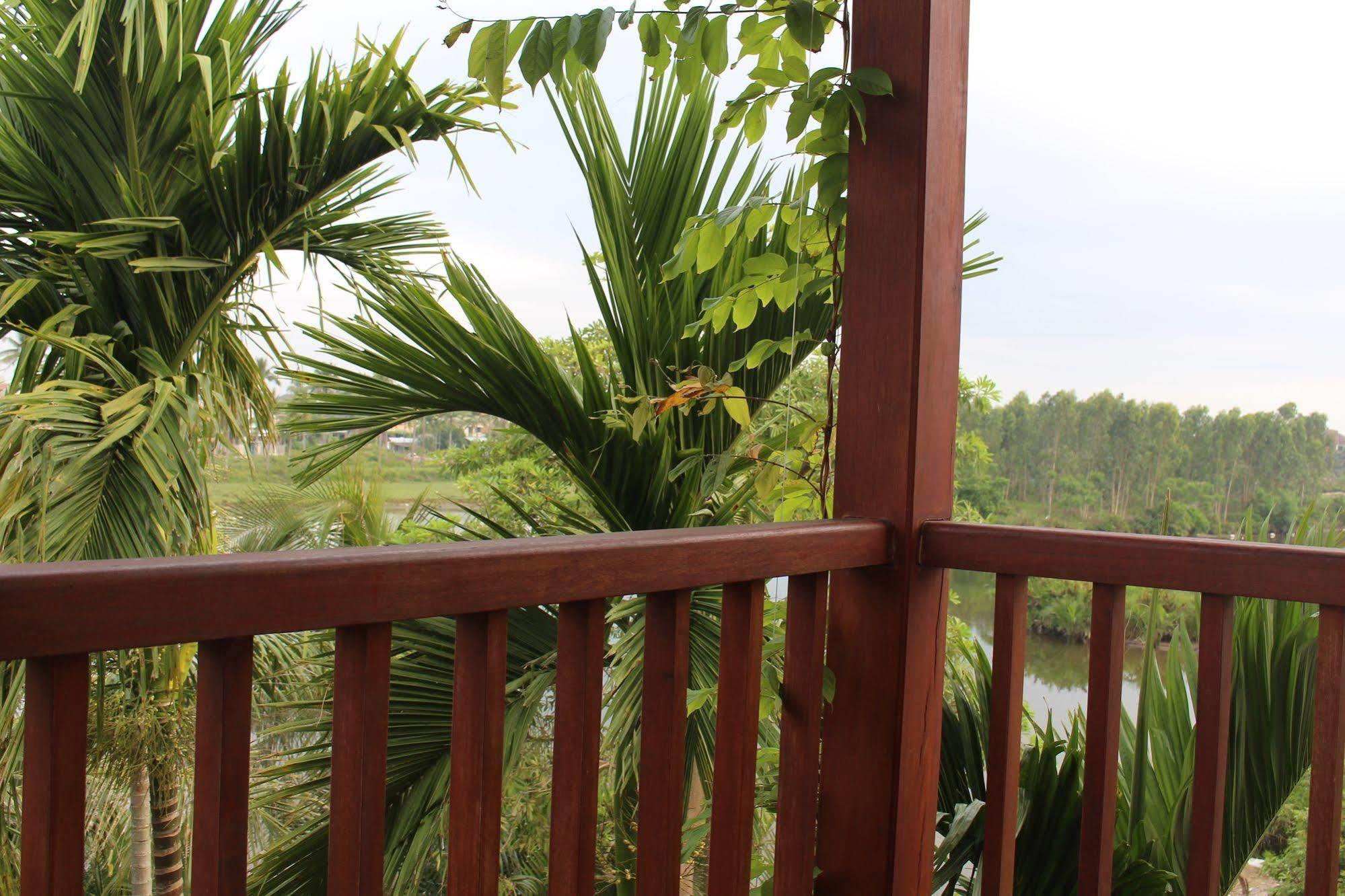 Biệt thự Riverside Oasis *