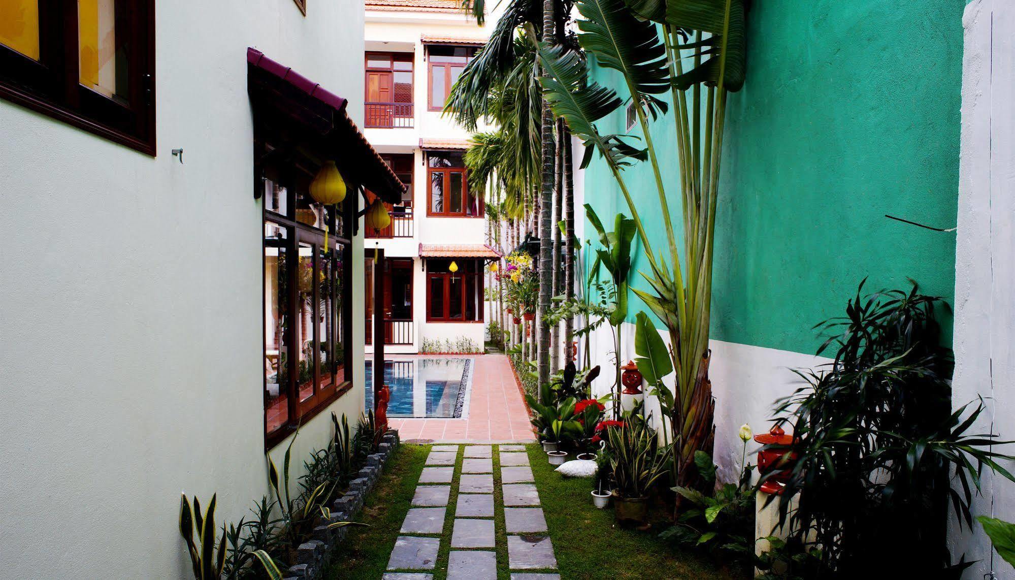 Biệt thự Riverside Oasis *
