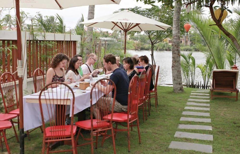 Biệt thự Riverside Oasis *