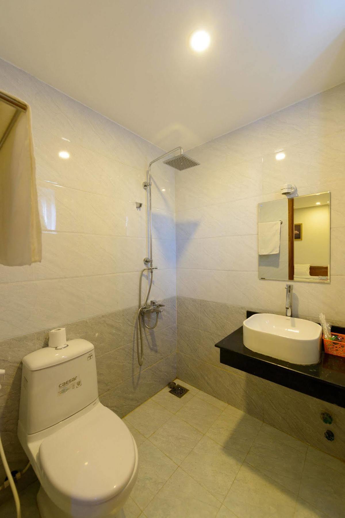 Sunflower Hotel 2*