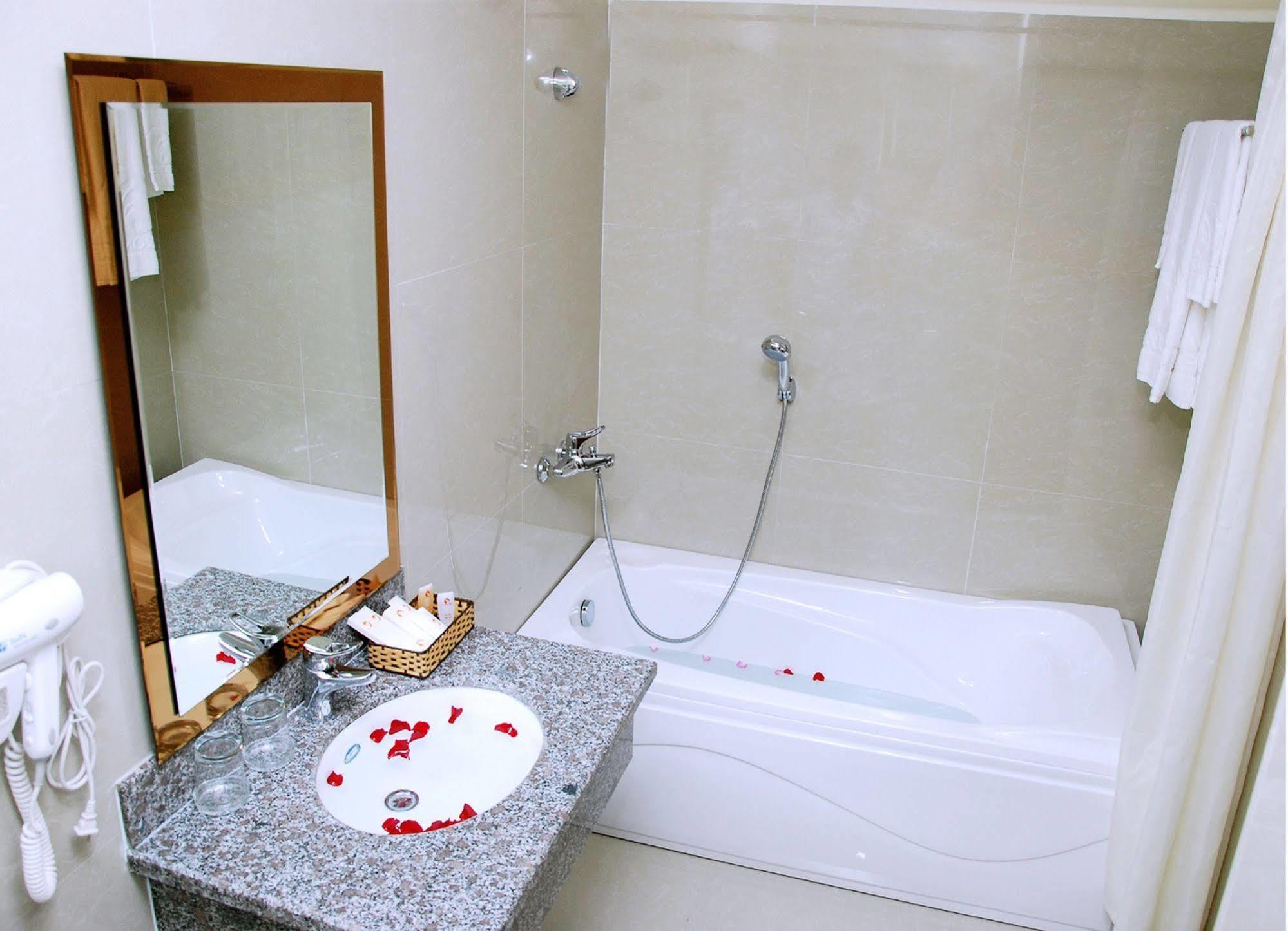 Khách sạn Sea Front 3*