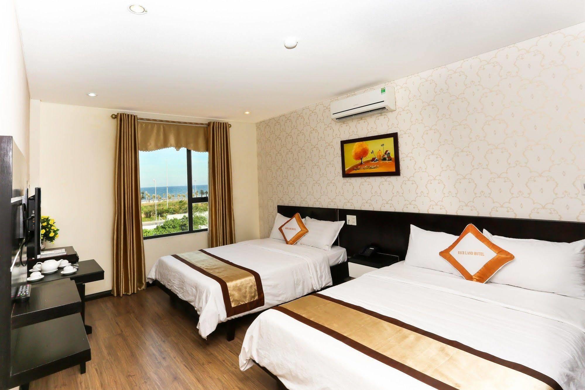 Rich Land Hotel 2*