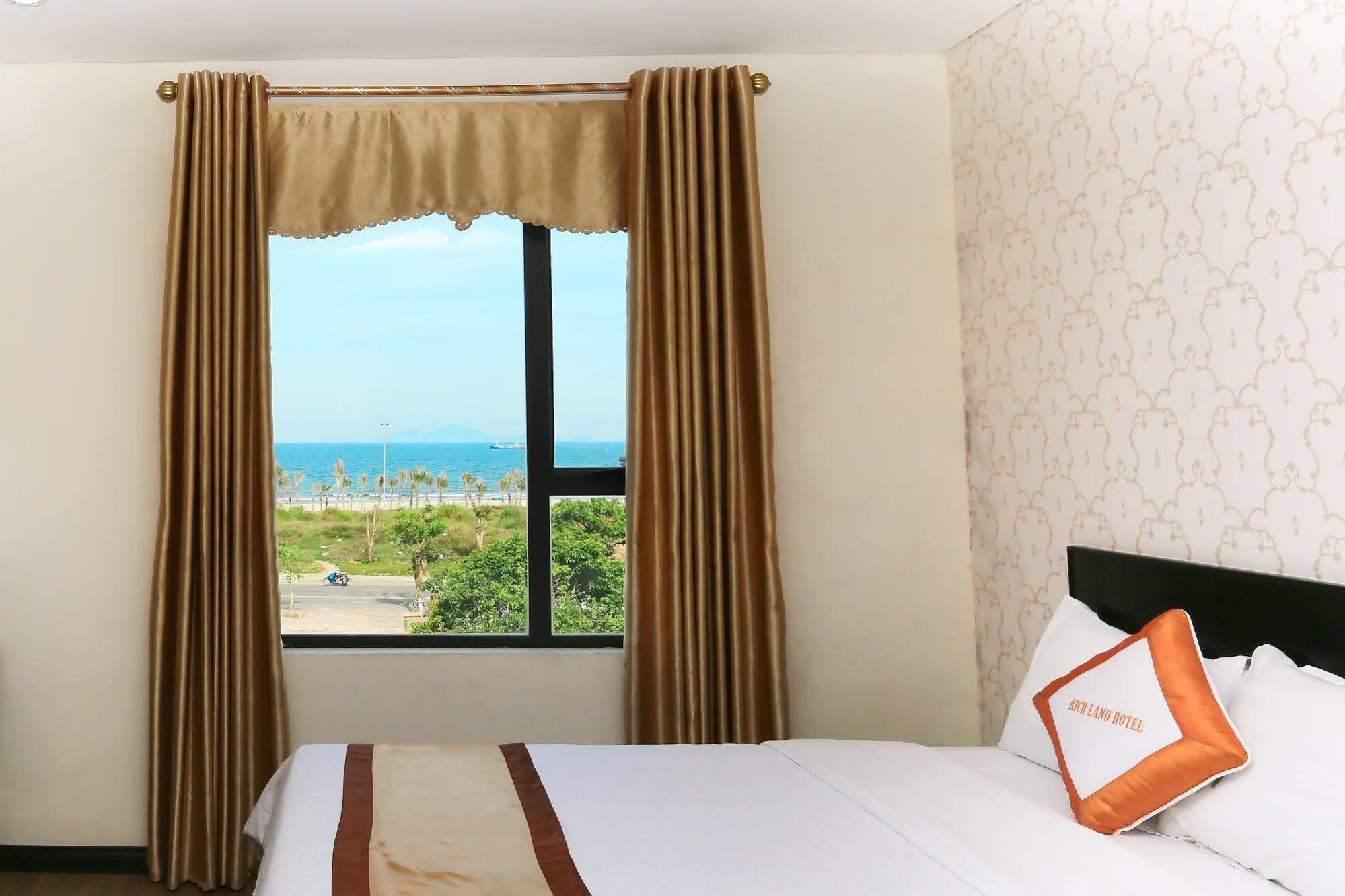 Rich Land Hotel
