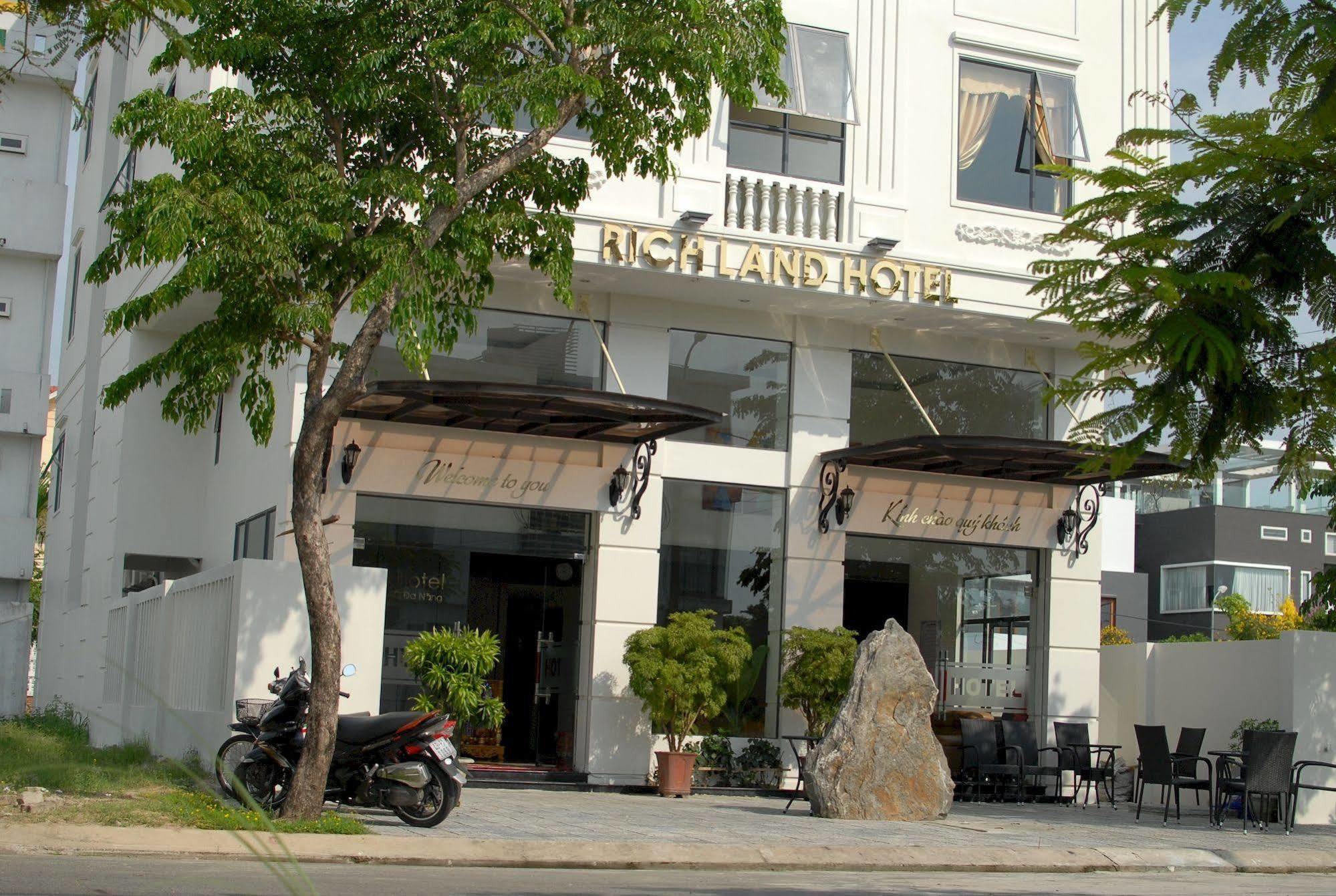Hotel Rich Land