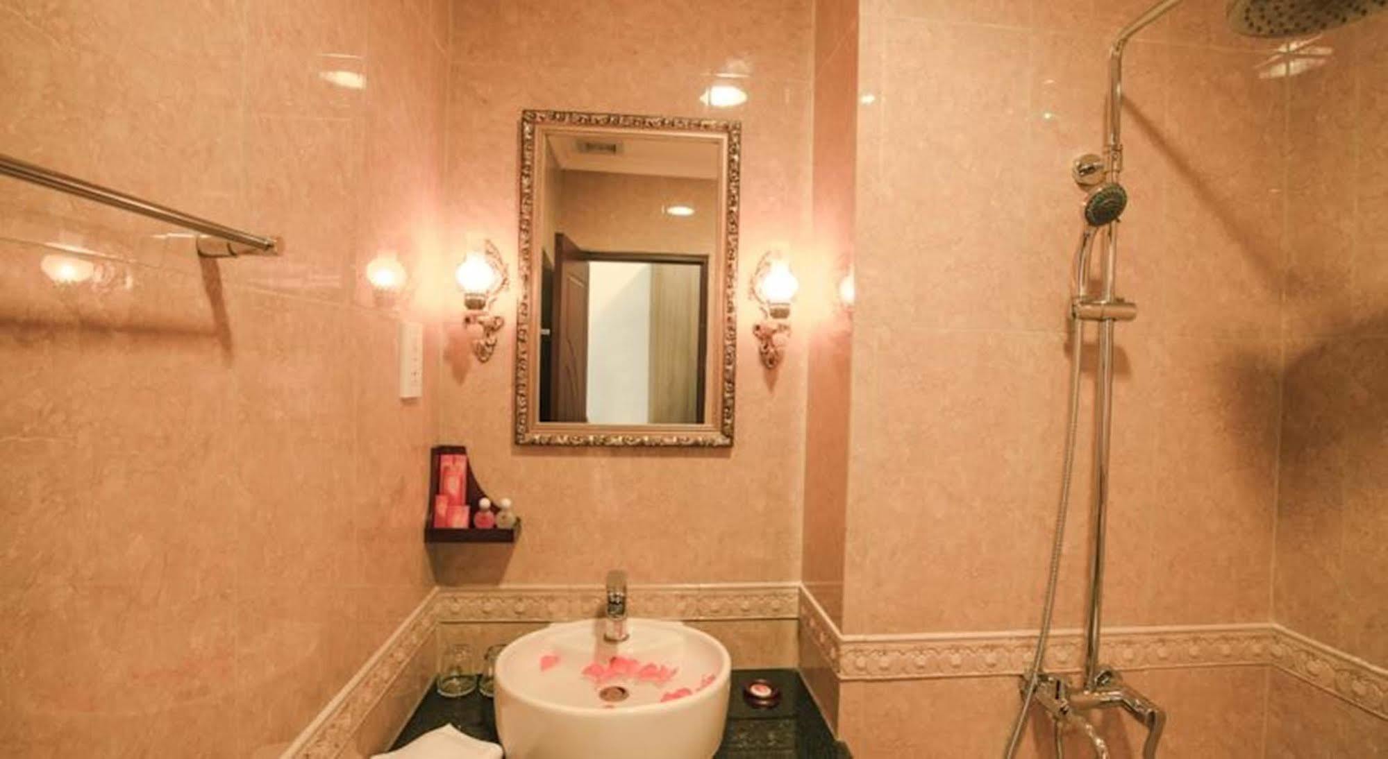 Den Long Do Hotel 3*
