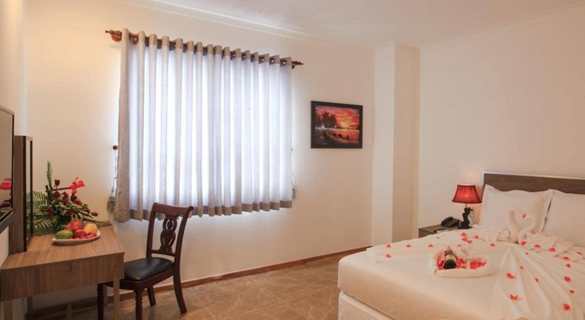 Den Long Do Hotel