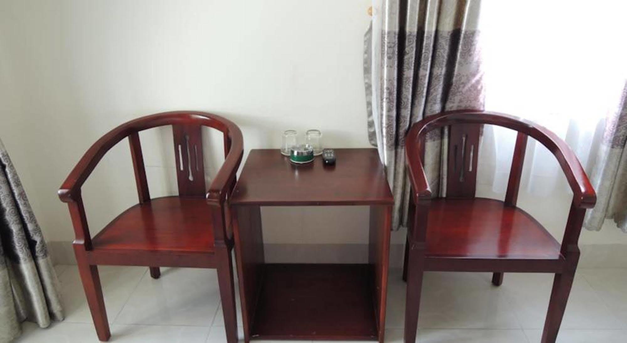 Khách sạn Apus 2*