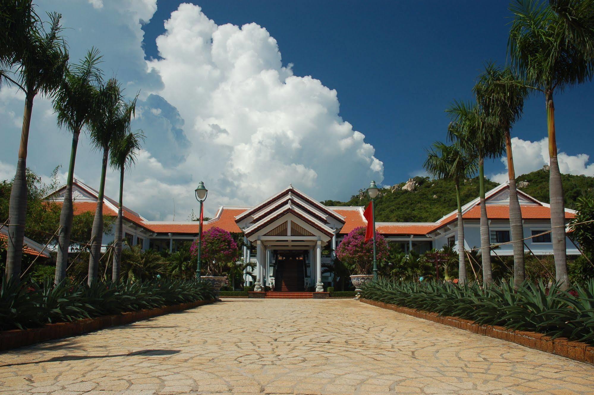 Khu nghỉ mát Long Hai Beach 4*