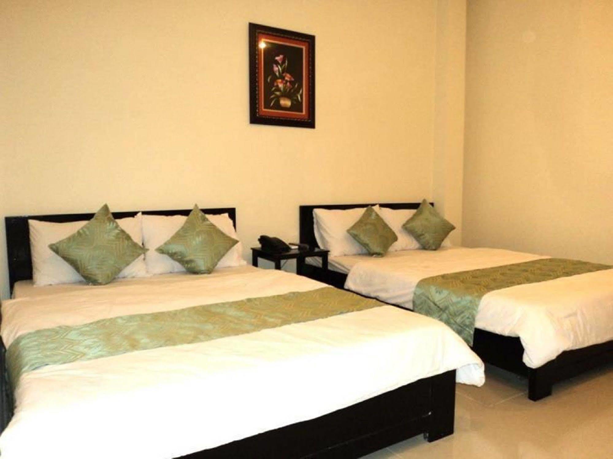 Phi Long Hotel 2*
