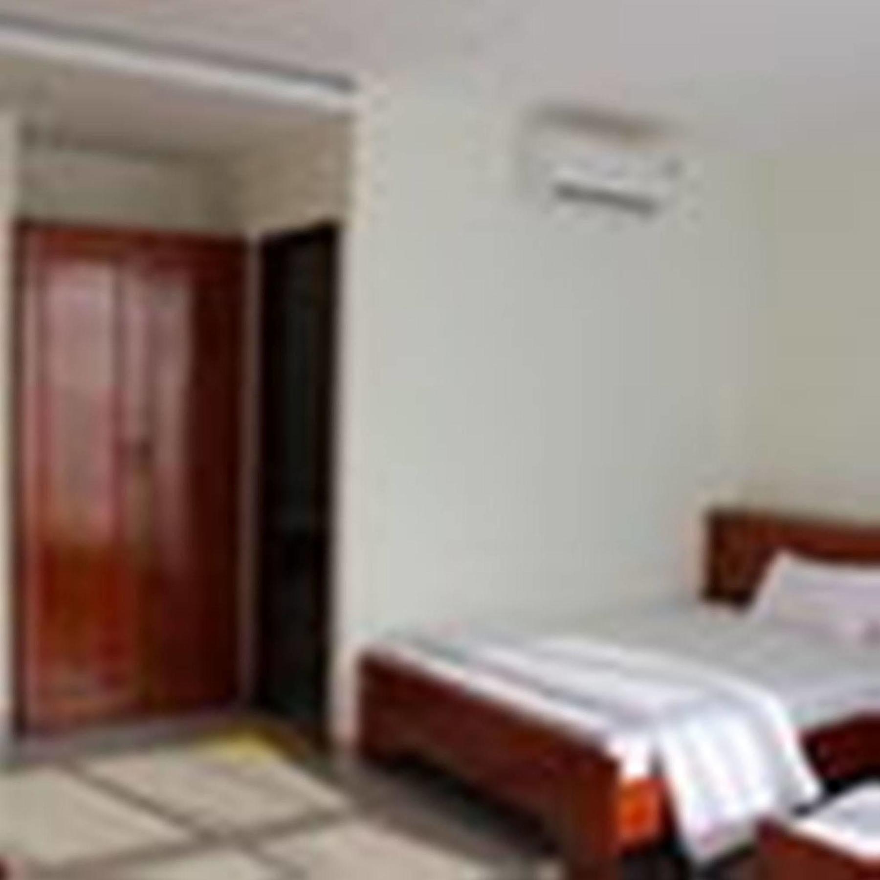 Heaven Hotel *