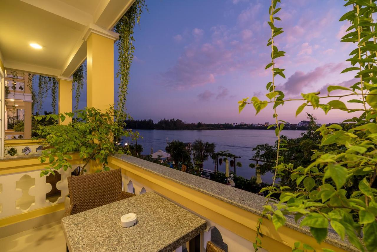 Waterfront 3*