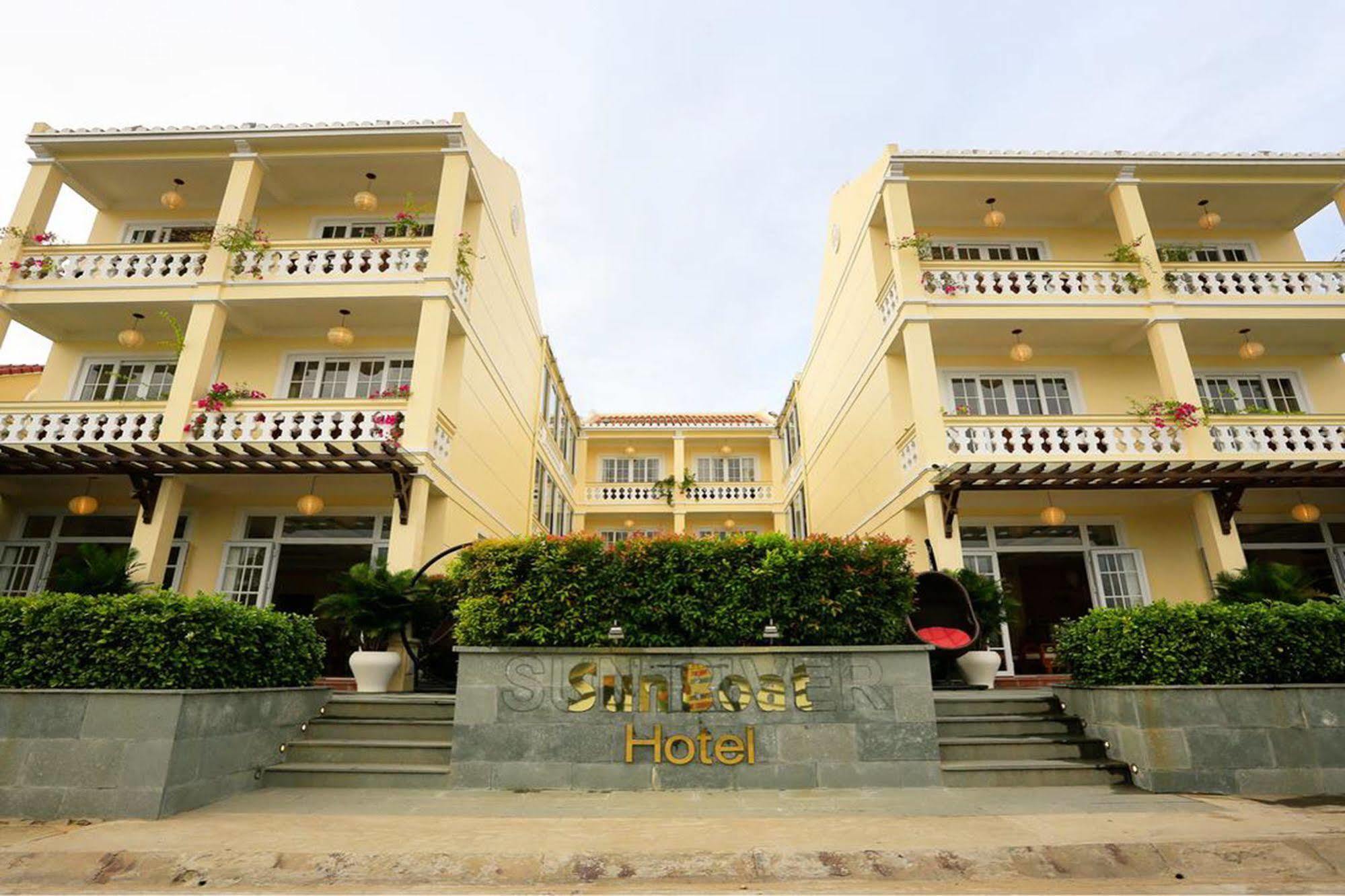 Waterfront Hotel 3*