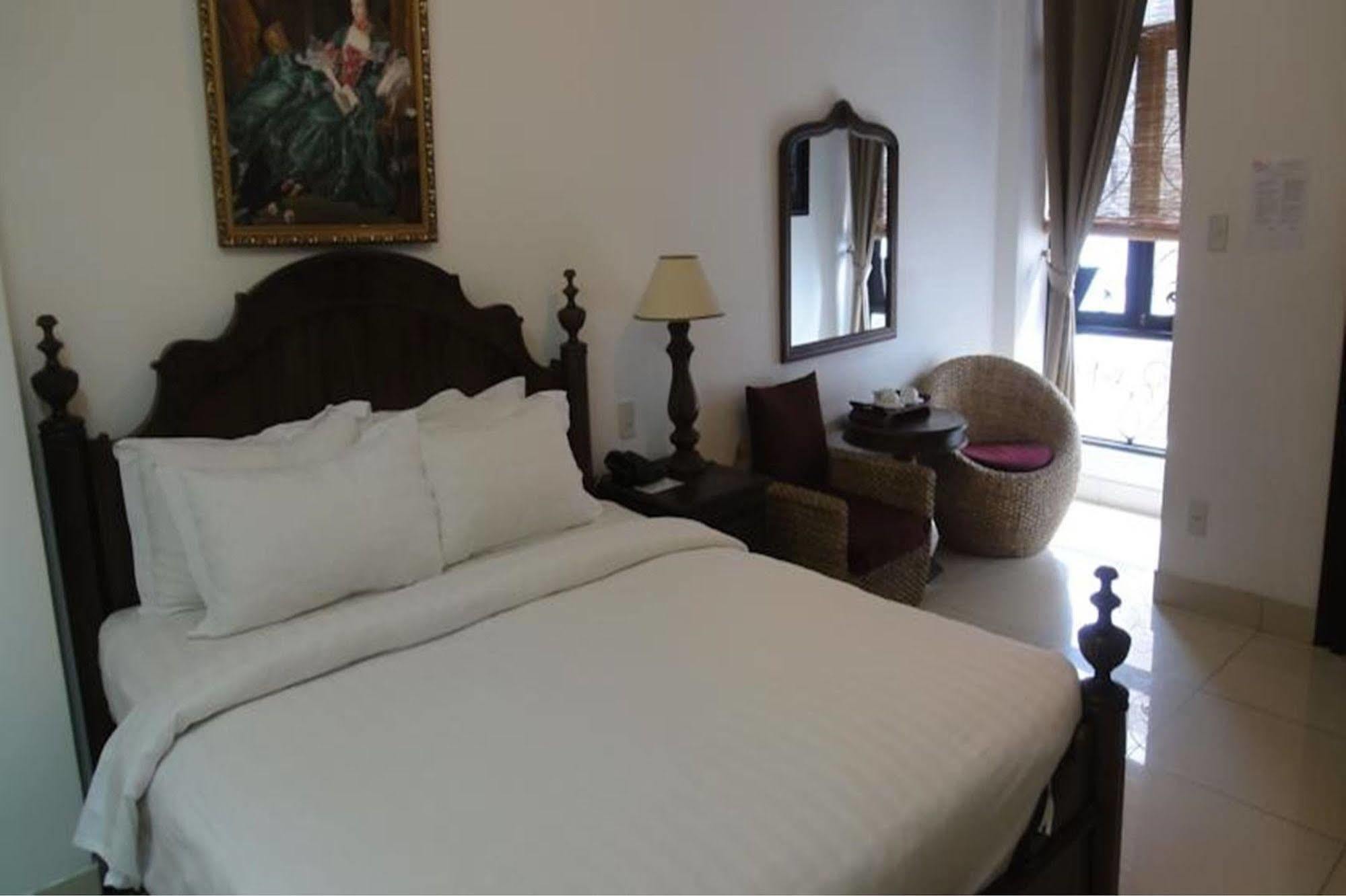 Hotel Halo