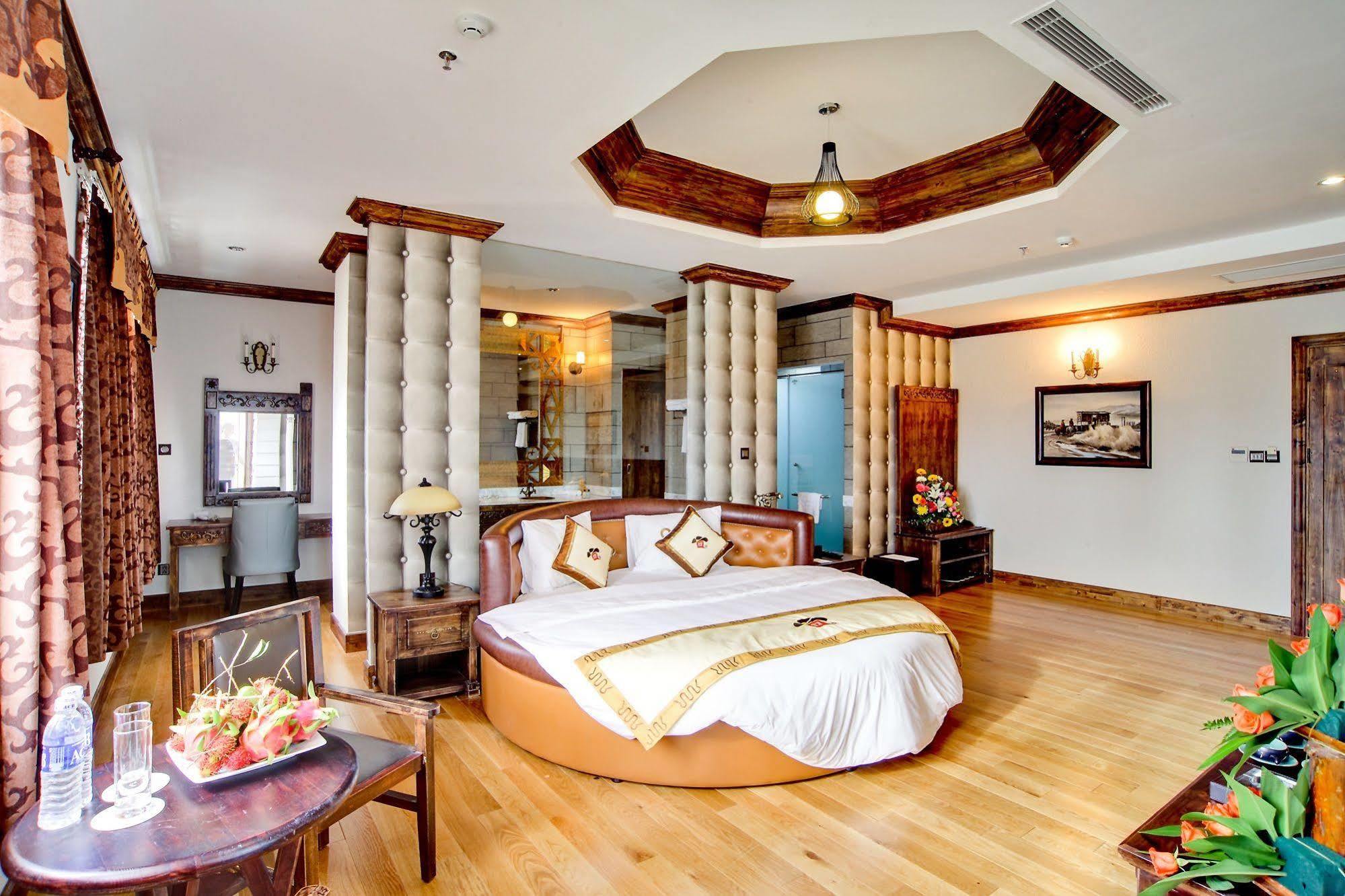 Seventeen Saloon Da Nang
